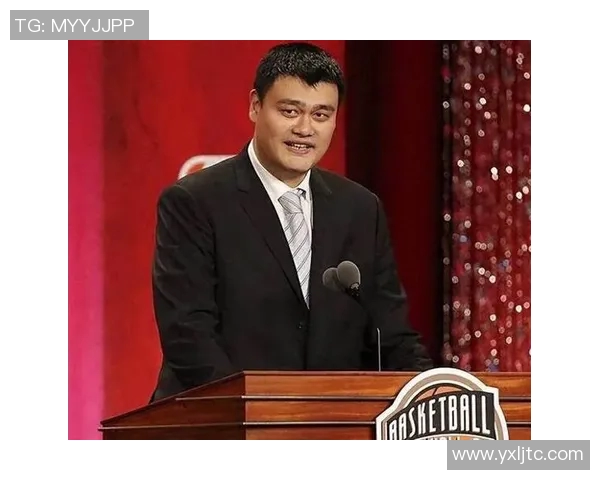 姚明在篮下展现强势统治力引领球队走向胜利的传奇时刻