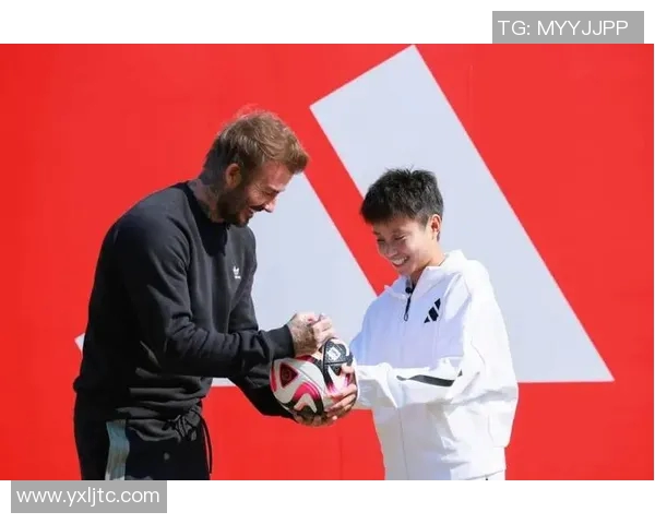 足球明星儿子偶遇友谊赛场上共同追逐梦想的青春时光